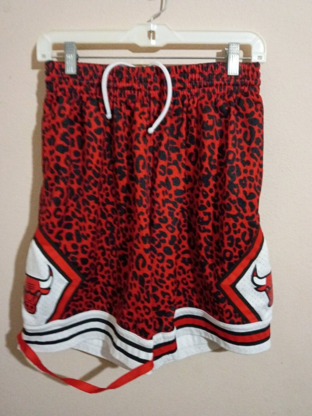 Hardwood Classics Mitchell & Ness Chicago Bulls Wildlife Swingman Shorts sz M